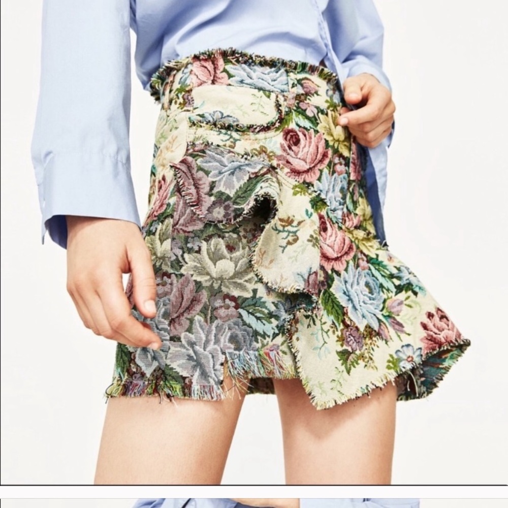 Zara Floral Mini Skirt NWT Size XS